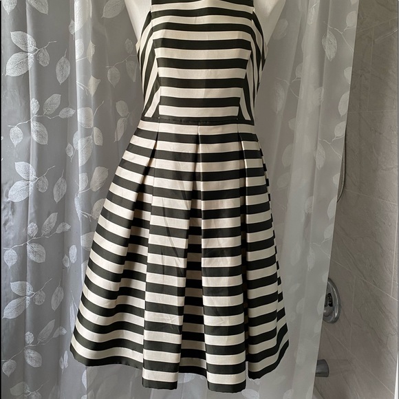 Lord and Taylor dress size 6 - Picture 4 of 17
